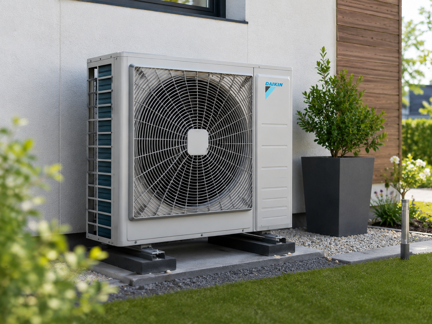 Pompe à chaleur air/eau installée à l'extérieur